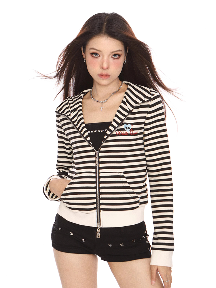 かわいい耳付きのボーダーパーカー