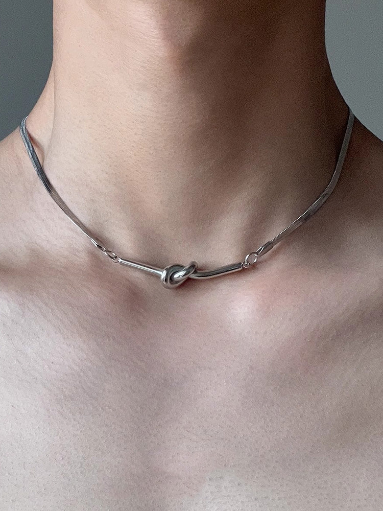 Simple twisted design snake chain necklace