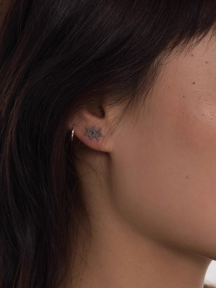 Star-shaped stud earrings