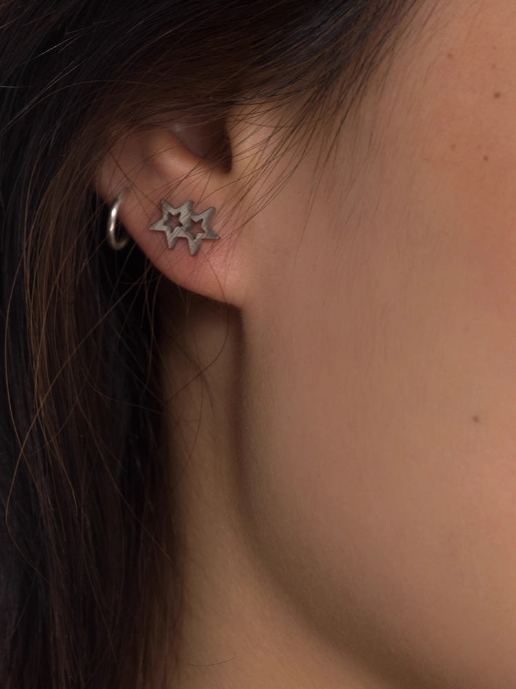 Star-shaped stud earrings