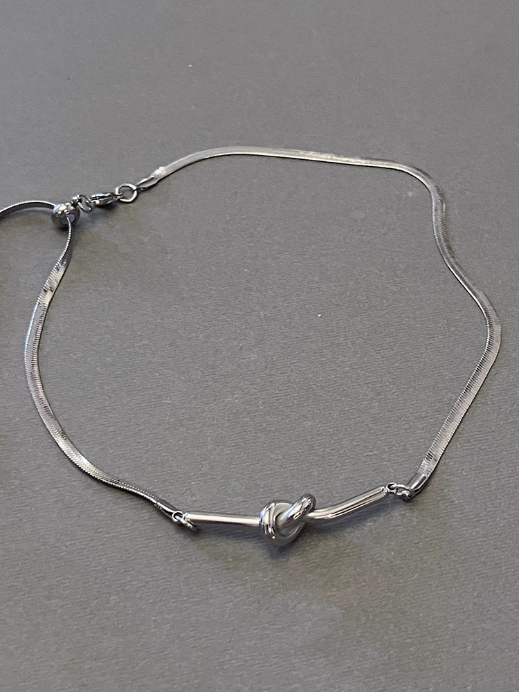 Simple twisted design snake chain necklace