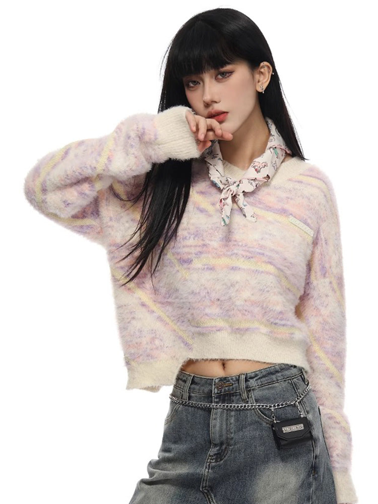 Short sweater with irregular hems