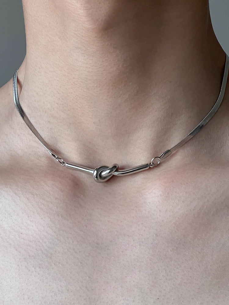 Simple twisted design snake chain necklace