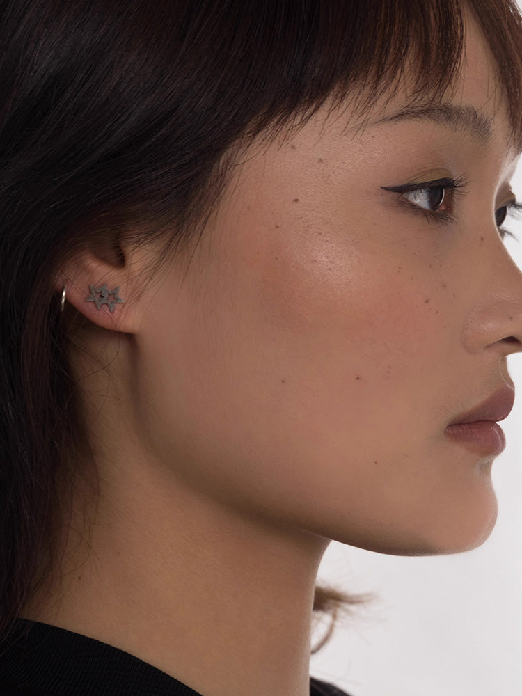 Star-shaped stud earrings