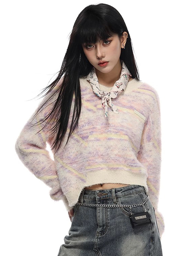 Short sweater with irregular hems