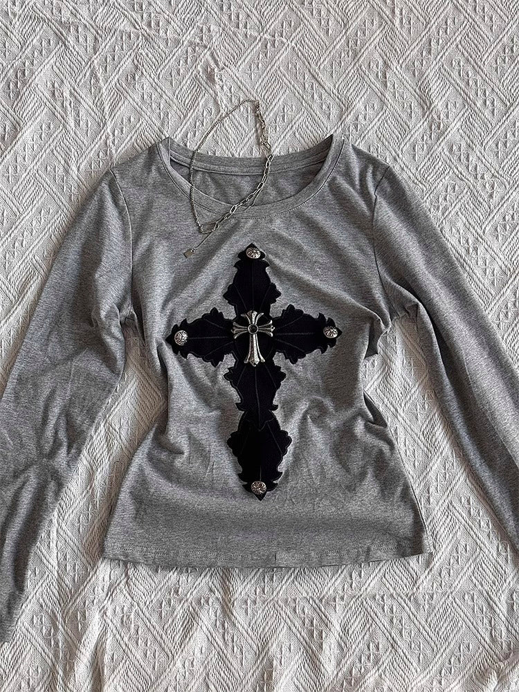 レトロなやせて見える十字架プリントのグレーロンクTシャツ