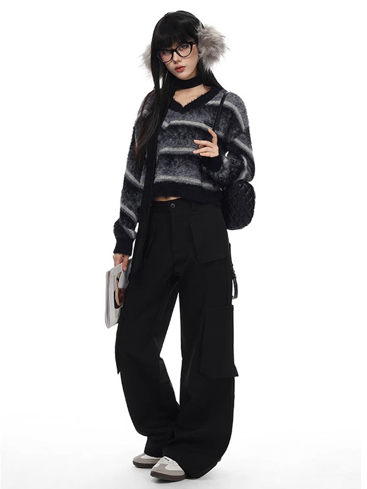 Short sweater with irregular hems