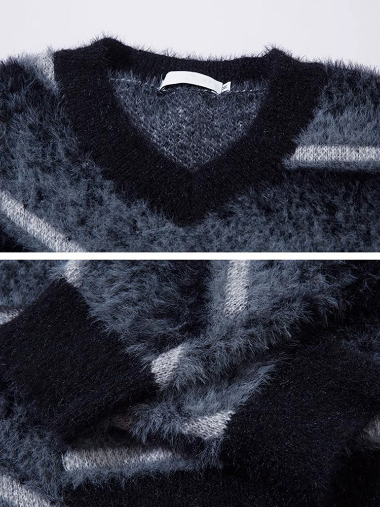 Short sweater with irregular hems