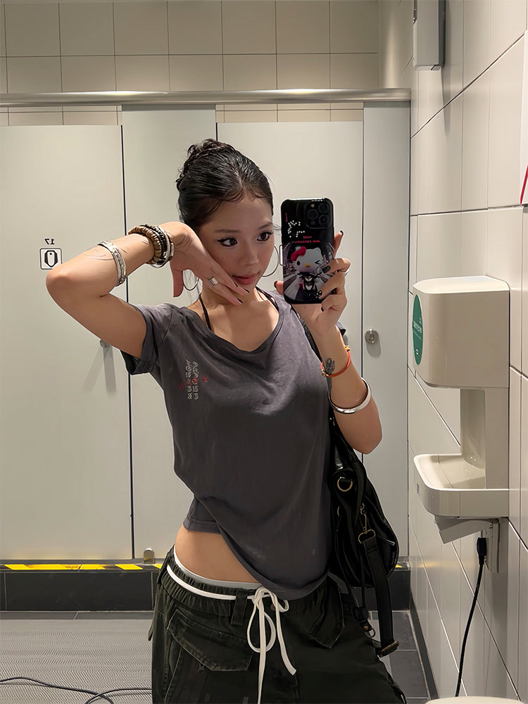 通気性抜群のUネック半袖Tシャツ