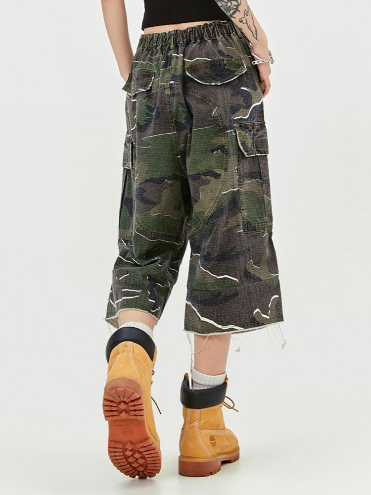 Camouflage work style cropped pants